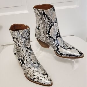 Beast Fashion Snakeprint Booties Size 6.5, Stylish, Chic, City